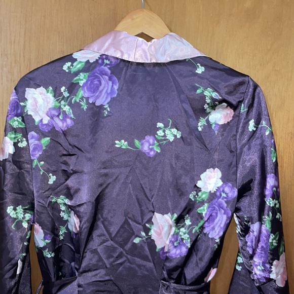 •JONES NEW YORK•PURPLE & PINK FLORAL SILKIE FEEL ROBE SIZE S/M WITH POCKETS - Picture 7 of 8